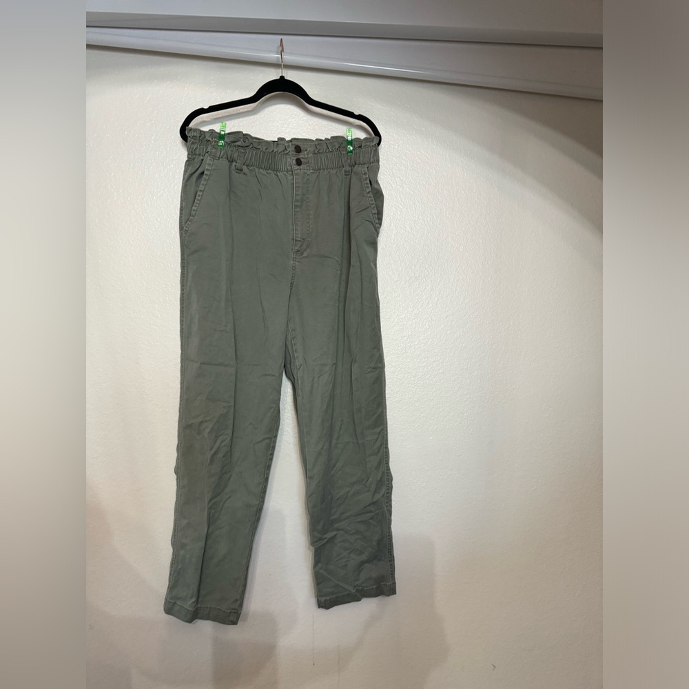 Universal threads, size 18, Jeans Straight Vintage Stretch Olive Green.